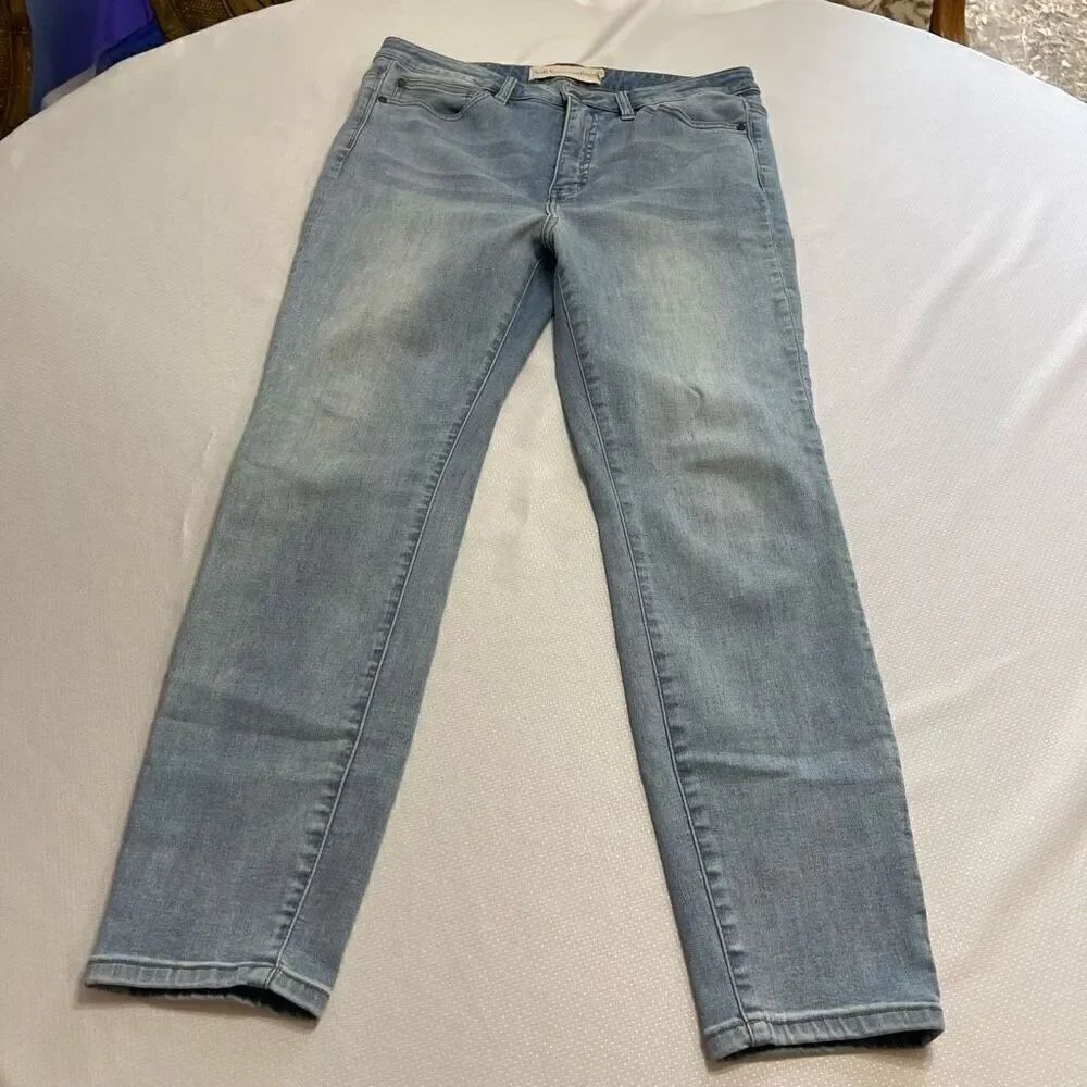 Soft Surroundings Light Wash Denim Jeans Size 10